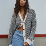 Chevron-cardigan med kontrastknapper