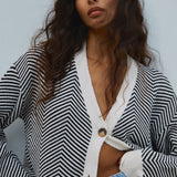 Chevron-cardigan med kontrastknapper