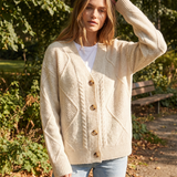 Kabelstrikket cardigan med knapper – Klassisk strik