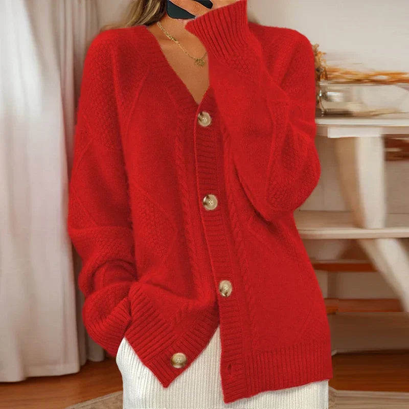 Kabelstrikket cardigan med knapper – Klassisk strik