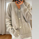Kabelstrikket cardigan med knapper – Klassisk strik
