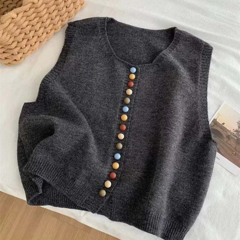 Maribel | Strikket vest med farverige knapper